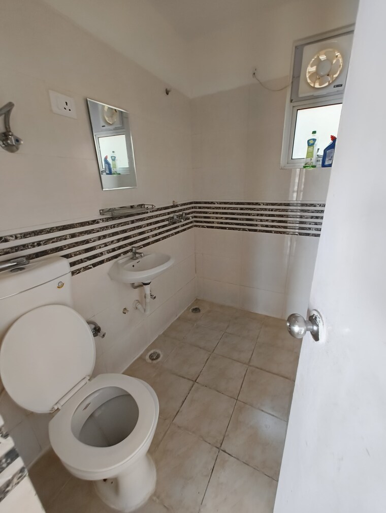 Bathroom, shree-vardhman-green-court 2 Bedroom 690 Sq.Ft. Apartment In Sector 90 Gurgaon 9230660