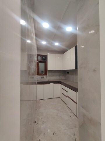 Kitchen in 4 BHK Builder Floor at DLF Park Place, Sector 54 – for Rent
