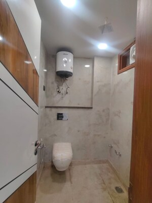 Bathroom in 4 BHK Builder Floor at DLF Park Place, Sector 54 – for Rent