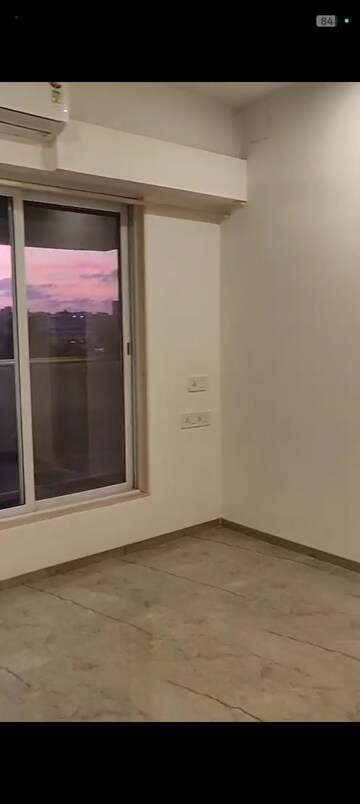 Room in 3 BHK Apartment at Siddhi Aura, Andheri East – for Rent