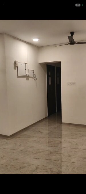 Room in 3 BHK Apartment at Siddhi Aura, Andheri East – for Rent