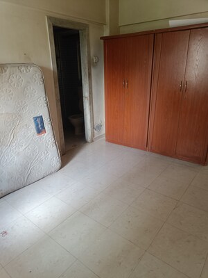 Room in 1 BHK Apartment at Veena Sur CHS, Kandivali West – for Sale