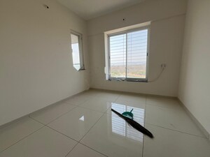 Room in 2 BHK Apartment at Yashwin Orizzonte, Kharadi – for Rent