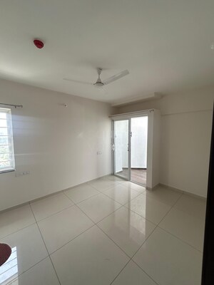 Room in 2 BHK Apartment at Yashwin Orizzonte, Kharadi – for Rent