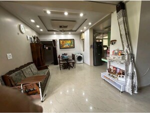 Living Room in 3 BHK Apartment at Gomti Nagar – for Rent