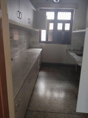 Kitchen in 2 BHK Builder Floor at Gomti Nagar – for Rent