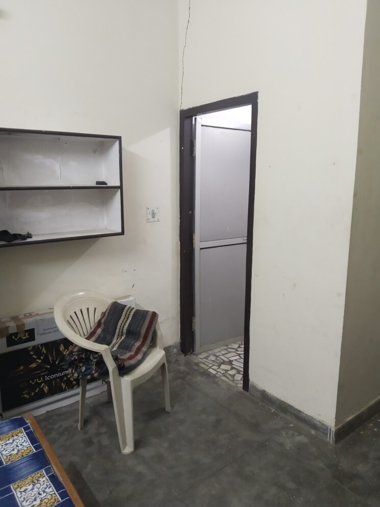 undefined, gomti nagar 1 RK 300 Sq.Ft. Builder Floor In Gomti Nagar Lucknow 9230825