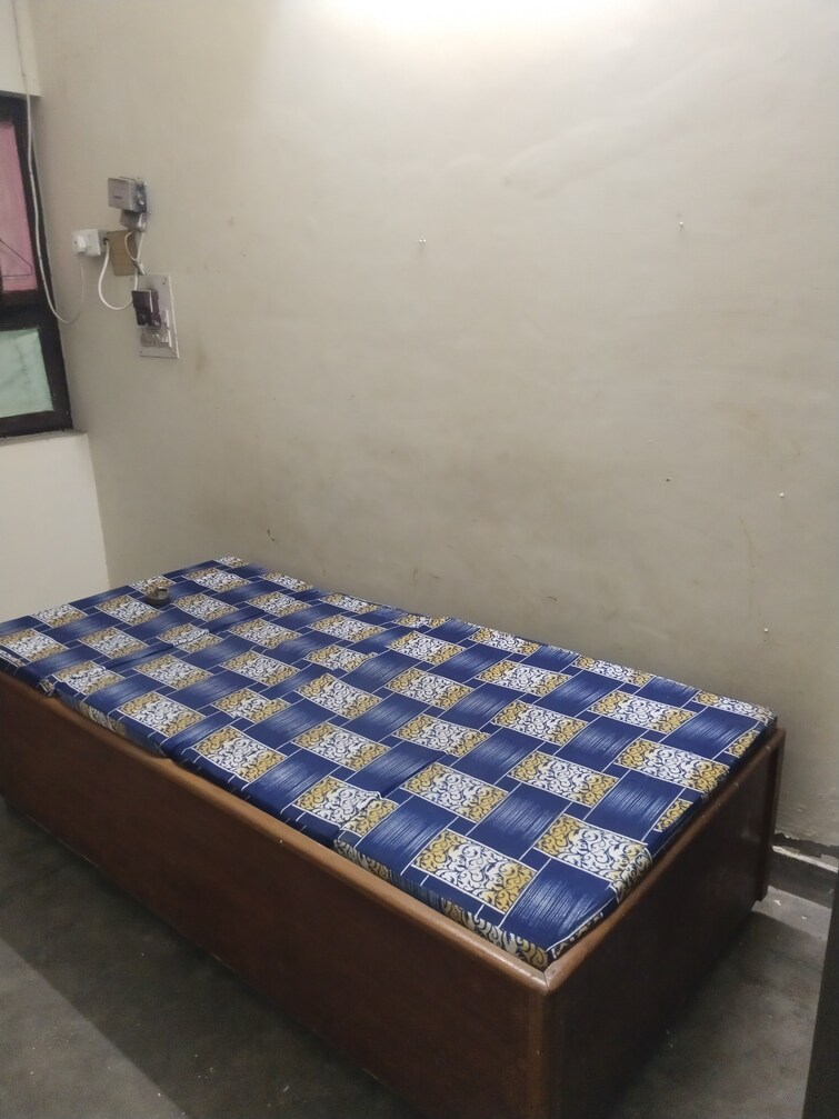 Bedroom, gomti nagar 1 RK 300 Sq.Ft. Builder Floor In Gomti Nagar Lucknow 9230825