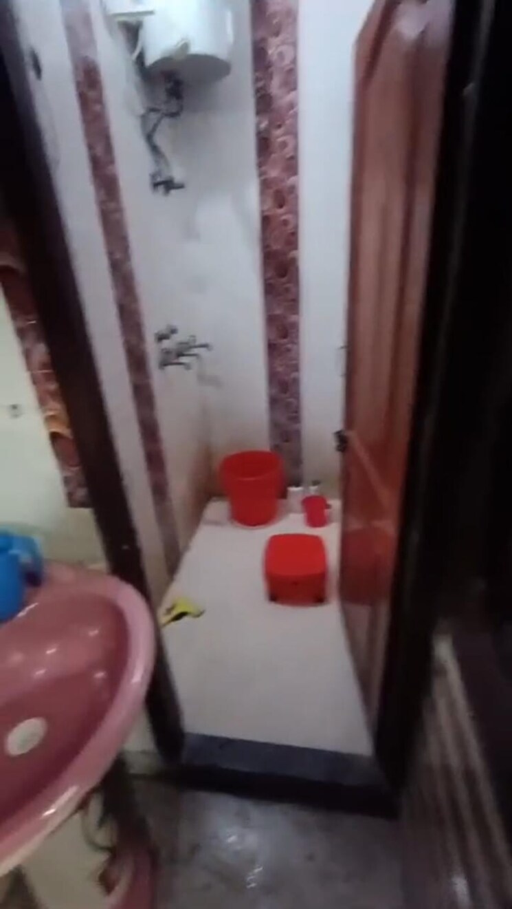 Bathroom, pratap vihar 6+ Bedroom 950 Sq.Ft. Independent House In Pratap Vihar Ghaziabad 9229584