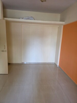 Room in 1.5 BHK Apartment at Global Shivam Centrium, Andheri East – for Rent