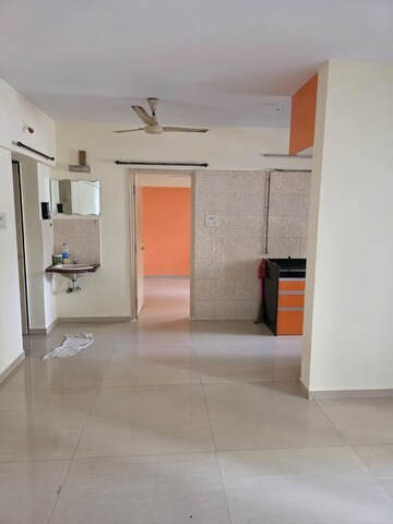 Room in 1.5 BHK Apartment at Global Shivam Centrium, Andheri East – for Rent