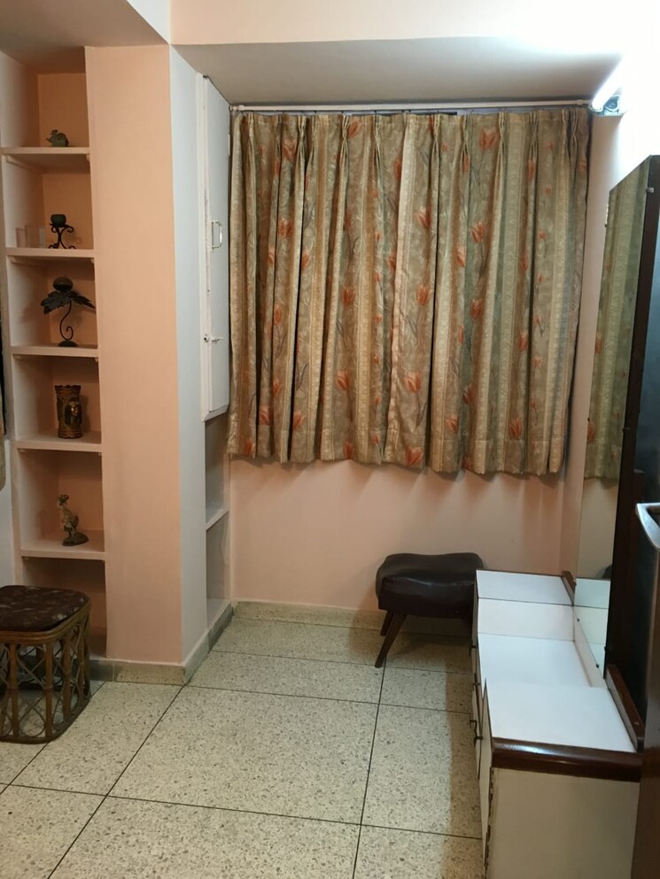 Living Room, green park 3 Bedroom 200 Sq.Yd. Apartment In Green Park Delhi 8443461