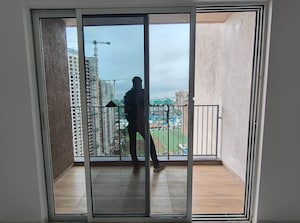 Room in 2 BHK Apartment at Godrej Boulevard, Manjari – for Rent