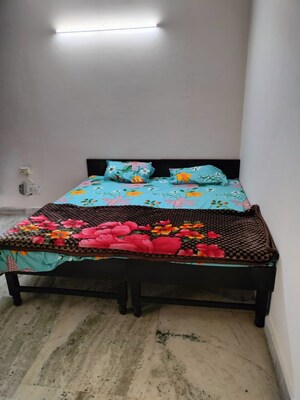 2 BHK Builder Floor For Rent in Vile Parle West