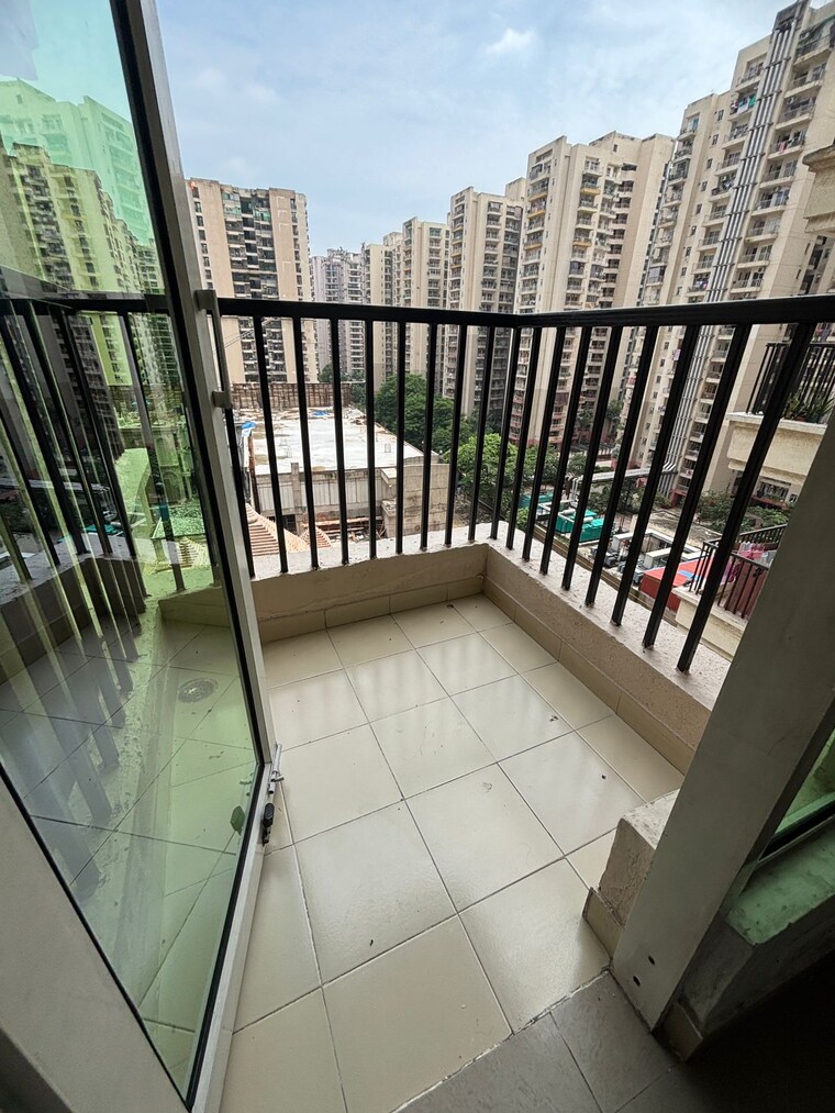 Balcony, gaur-city-2-12th-avenue 2.5 Bedroom 1055 Sq.Ft. Apartment In Sector 16c Greater Noida Greater Noida 9231351