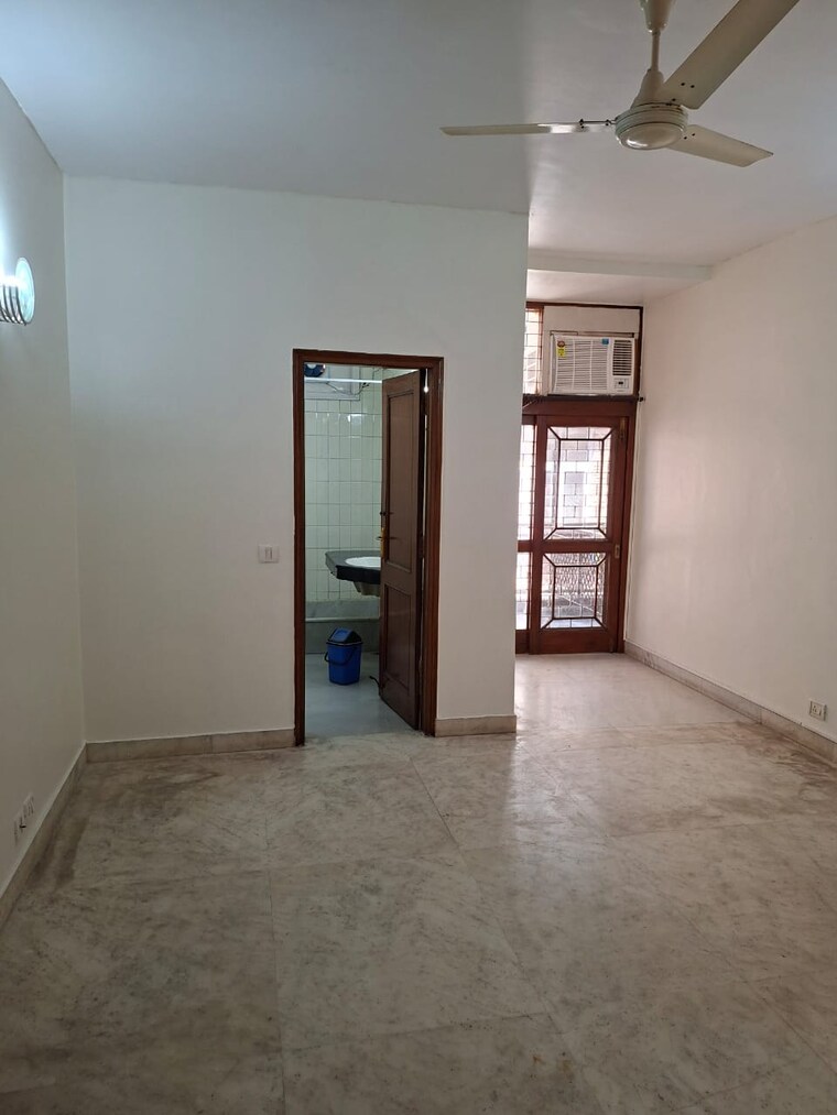 Living Room, green park 3 Bedroom 300 Sq.Yd. Apartment In Green Park Delhi 9231378