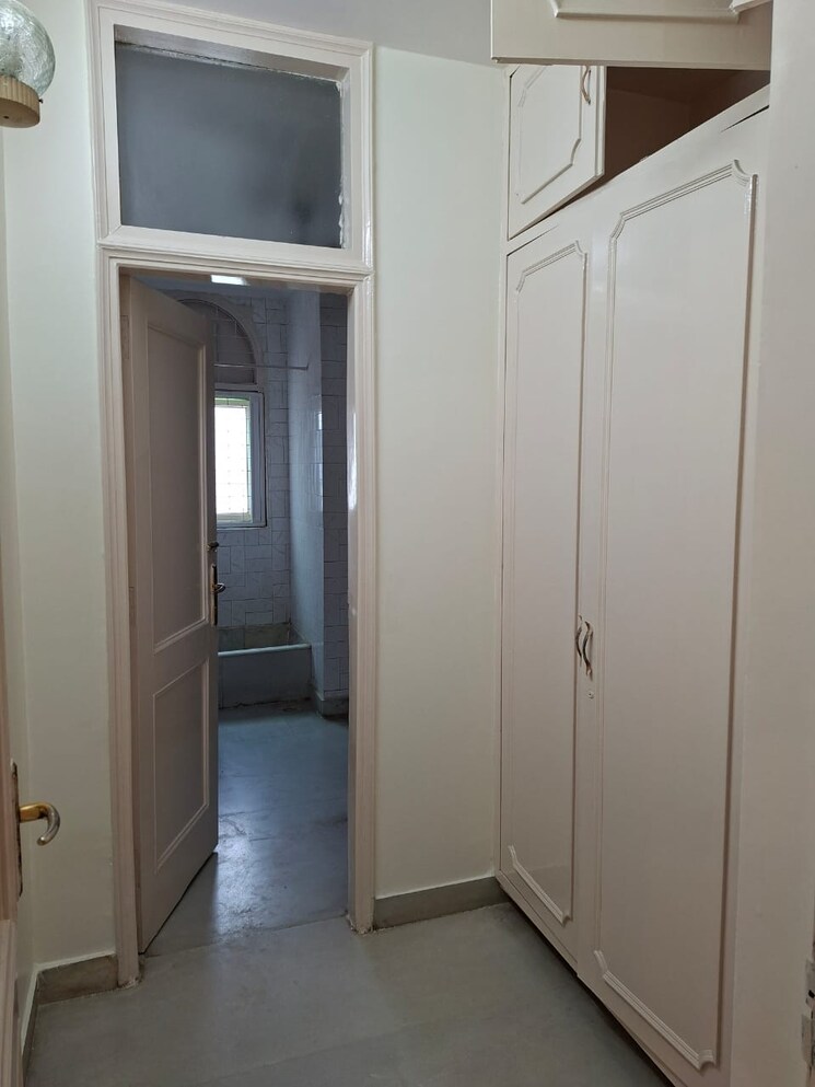 Living Room, green park 3 Bedroom 300 Sq.Yd. Apartment In Green Park Delhi 9231378