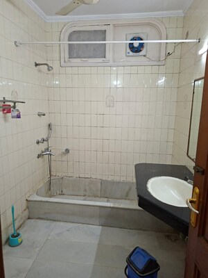 Bathroom in 3 BHK Apartment at Green Park – for Sale