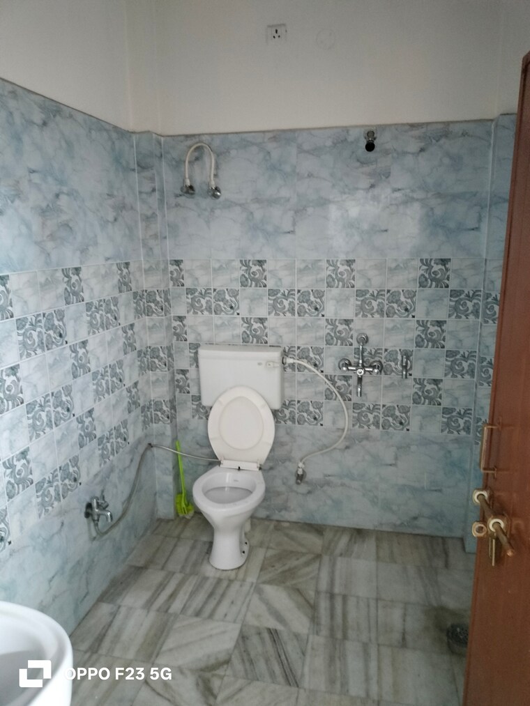 Attached Bathroom, gomti nagar 2 Bedroom 2152 Sq.Ft. Builder Floor In Gomti Nagar Lucknow 9231417