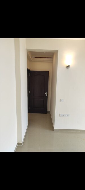 Room in 3 BHK Apartment at Grand Omaxe, Gomti Nagar – for Sale