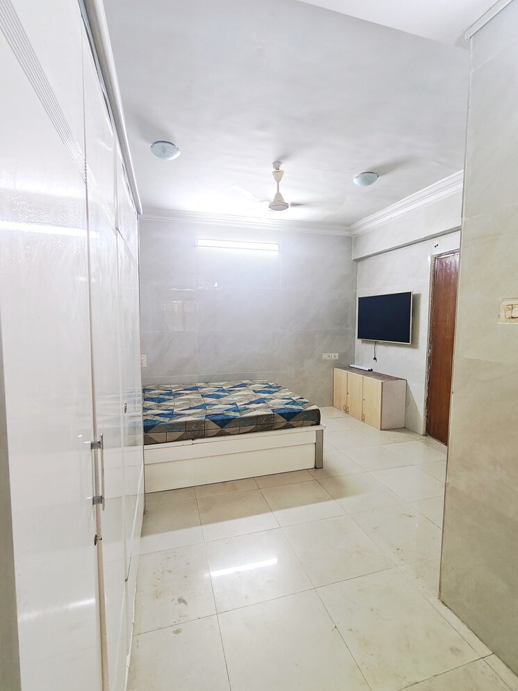 Room, juhu 2 Bedroom 1100 Sq.Ft. Apartment In Juhu Mumbai 9231508