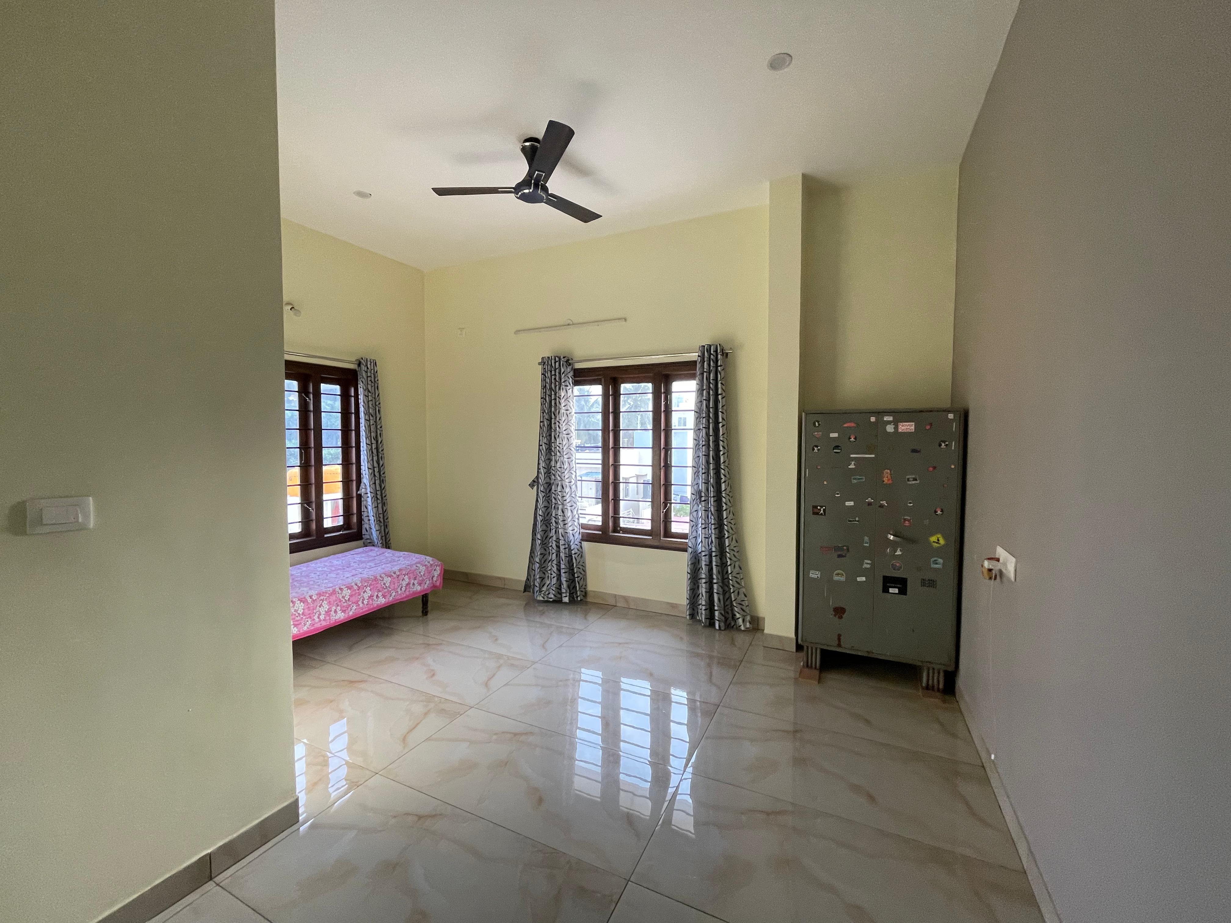 2 BHK + Pooja Room Apartment For Rent in Mangesh Mansion 
