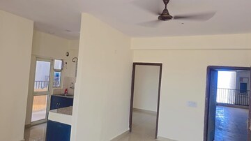 Room in 3 BHK Apartment at Panchsheel Greens, Sector 16 Greater Noida – for Rent