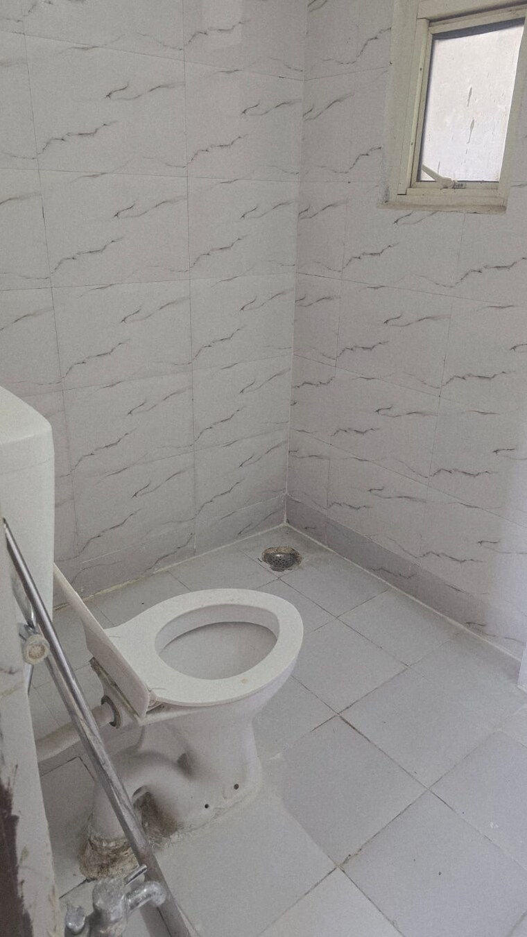 Bathroom, panchsheel-greens 3 Bedroom 904 Sq.Ft. Apartment In Sector 16 Greater Noida Greater Noida 9231590