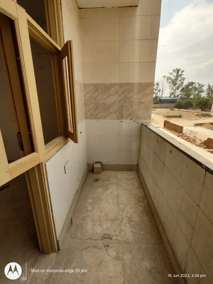 Balcony, dwarka mor 2 Bedroom 55 Sq.Yd. Builder Floor In Dwarka Mor Delhi 9231595