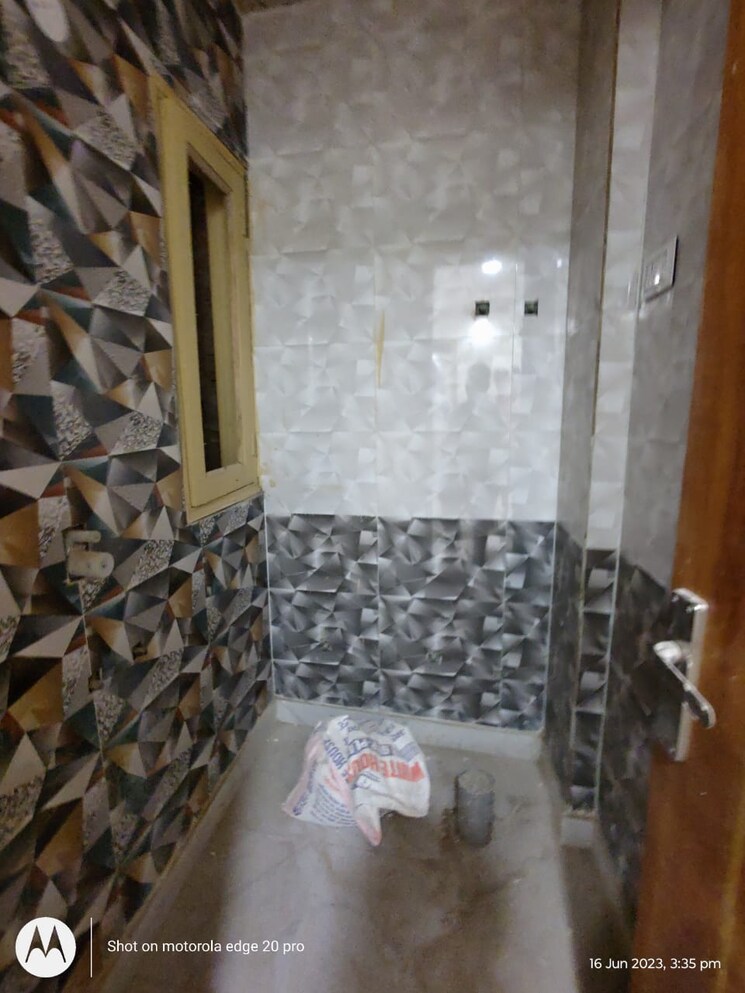 Bathroom, dwarka mor 2 Bedroom 55 Sq.Yd. Builder Floor In Dwarka Mor Delhi 9231595