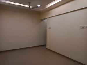 Room in 2 BHK Apartment at Sri Zynergy, Suman Nagar – for Rent
