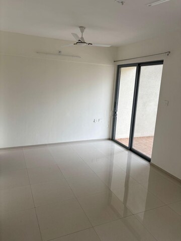 Room in 2 BHK Apartment at Saarrthi Skybay, Mahalunge – for Rent