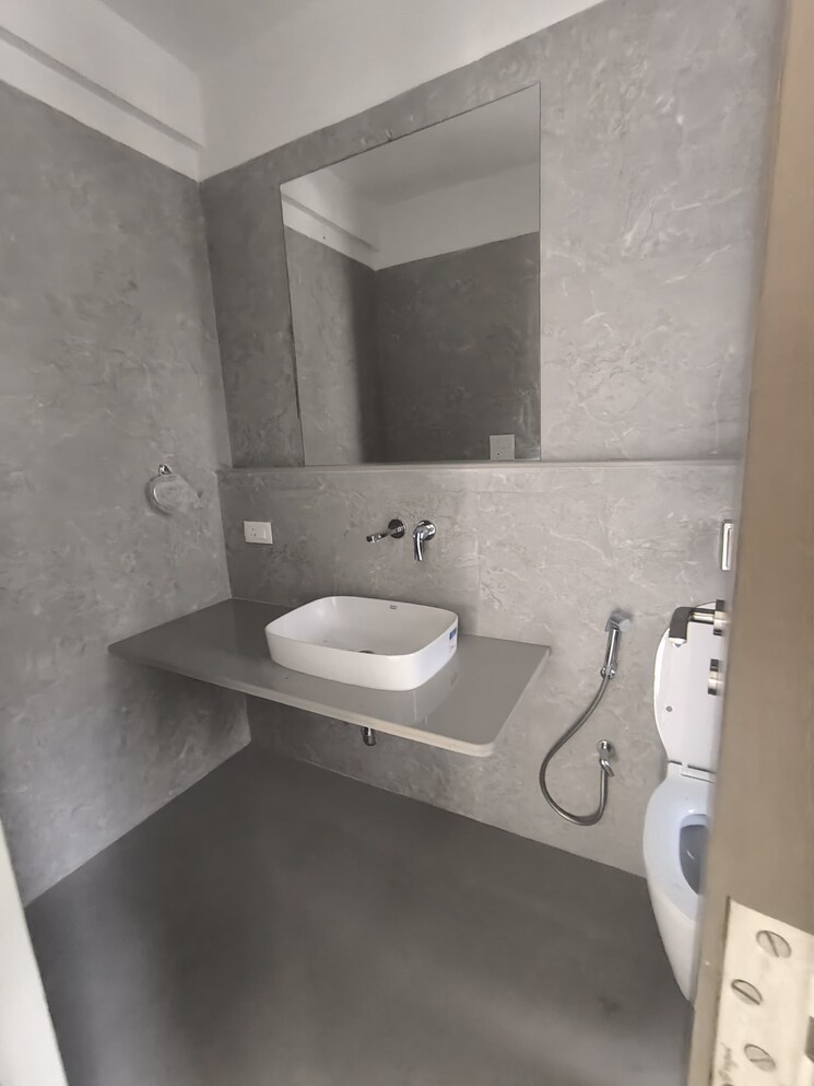 Bathroom, skg-yeshwant 3 Bedroom 1950 Sq.Ft. Apartment In Chembur Mumbai 9231601