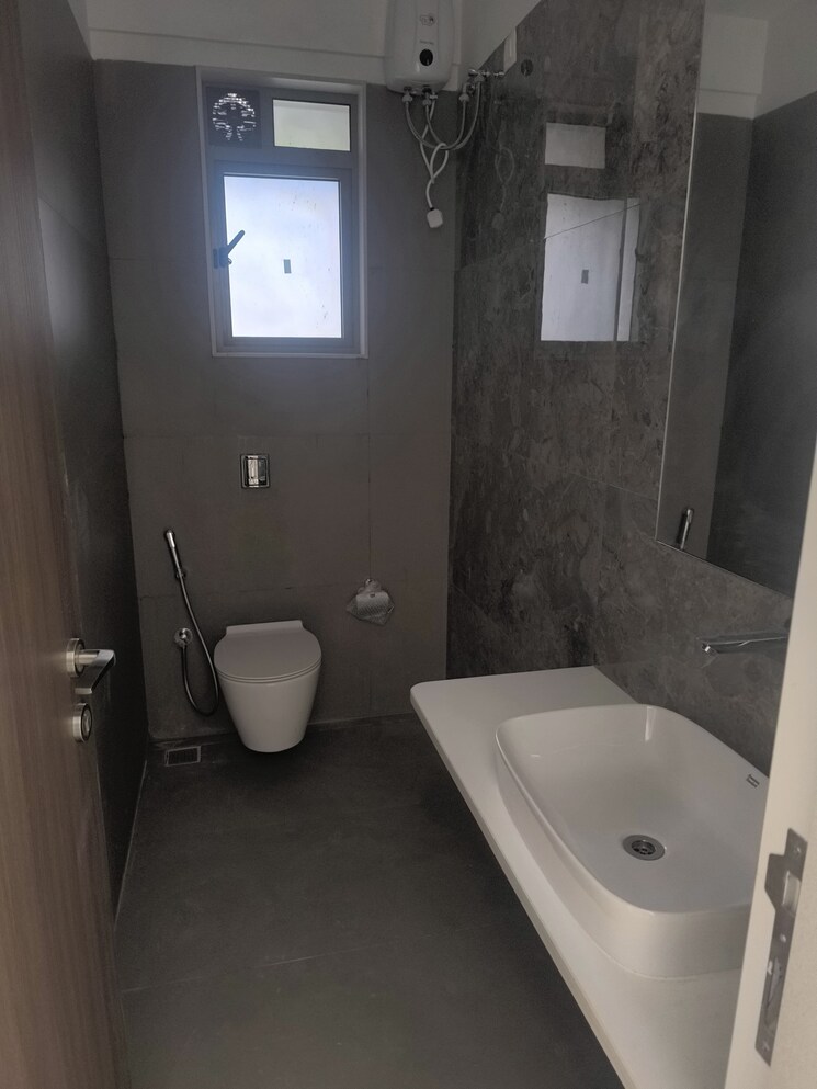 Bathroom, skg-yeshwant 3 Bedroom 1950 Sq.Ft. Apartment In Chembur Mumbai 9231601