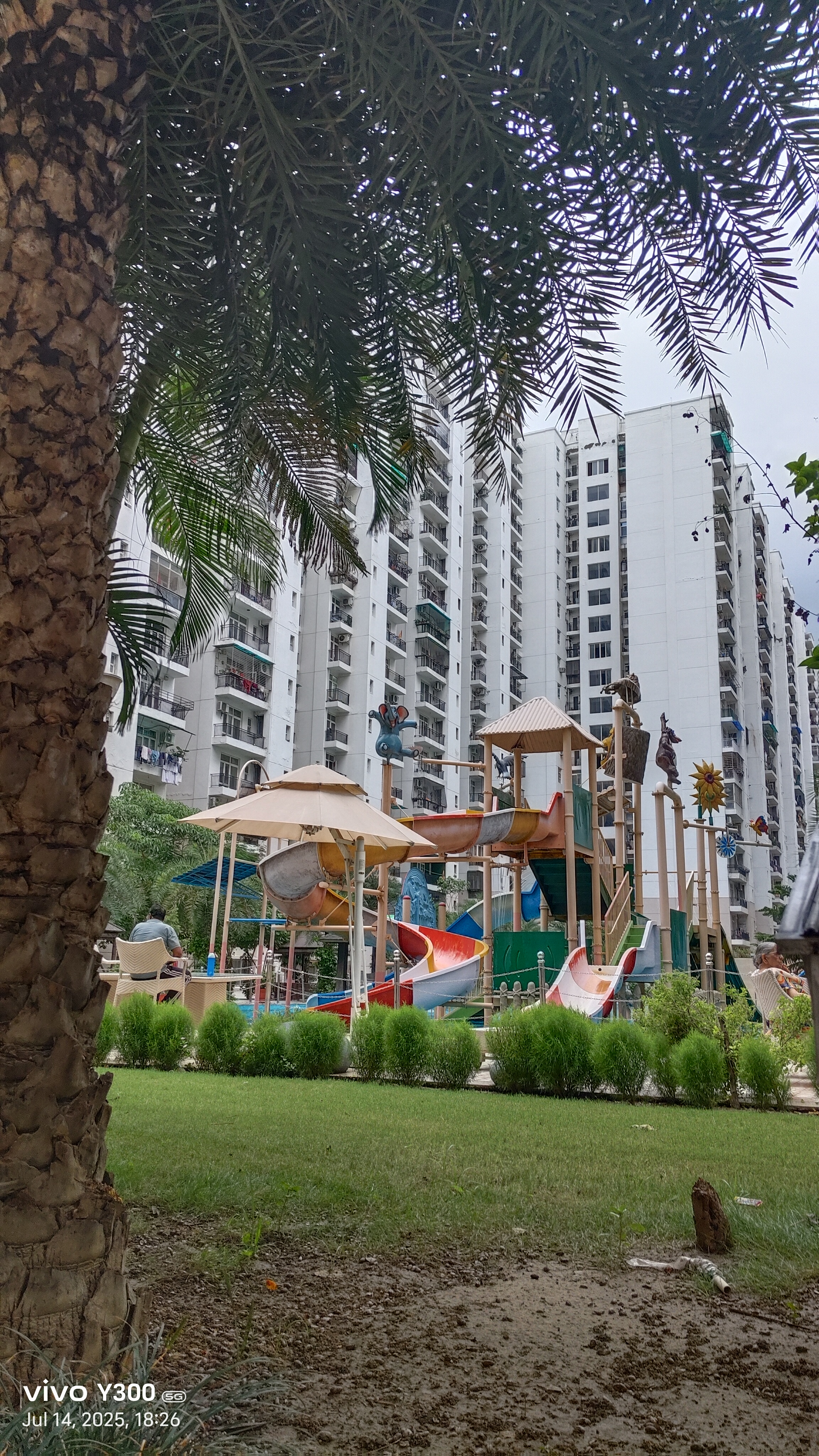 3.5 BHK + Servant Room Apartment For Sale in Omaxe R2