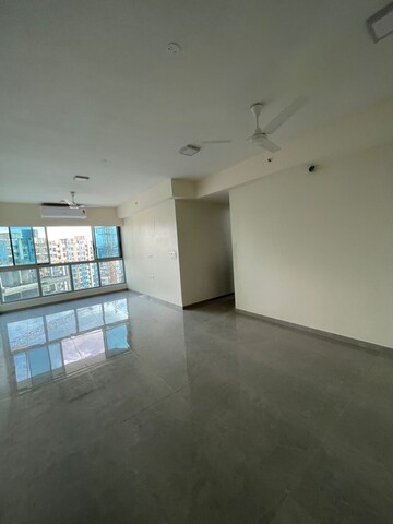 Room in 2 BHK Apartment at Vaibhav Queens Park, Chembur – for Rent
