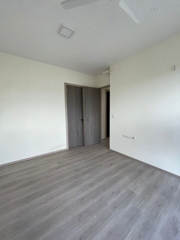 Room in 2 BHK Apartment at Vaibhav Queens Park, Chembur – for Rent