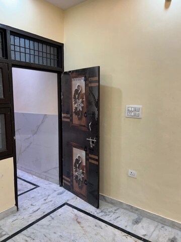 Room in 2 BHK Apartment at Sector 37 – for Rent