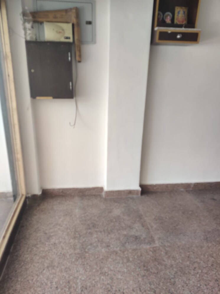 Team Area, yusuf sarai Commercial Shop 1000 Sq.Ft. In Yusuf Sarai Delhi 9231674