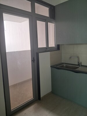 Furnished Amenities in 2 BHK Apartment at Peninsula Salsette 27, Byculla – for Rent