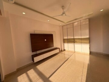 Kitchen in 1 RK Builder Floor at Ambience Mall, Sector 24 – for Rent