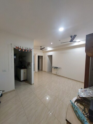 Room in 3 BHK Apartment at Amrapali Golf Homes, Sector 4 Greater Noida – for Rent