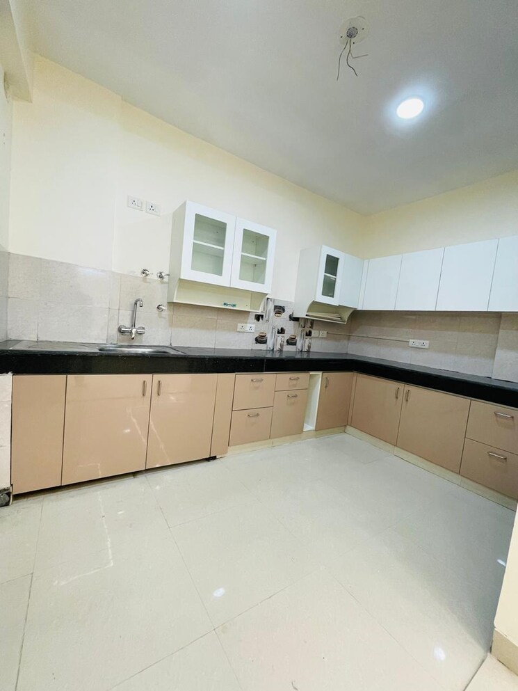 Kitchen, garur-golf-island 3 Bedroom 1800 Sq.Ft. Apartment In Sector 19b Dwarka Delhi 9232076