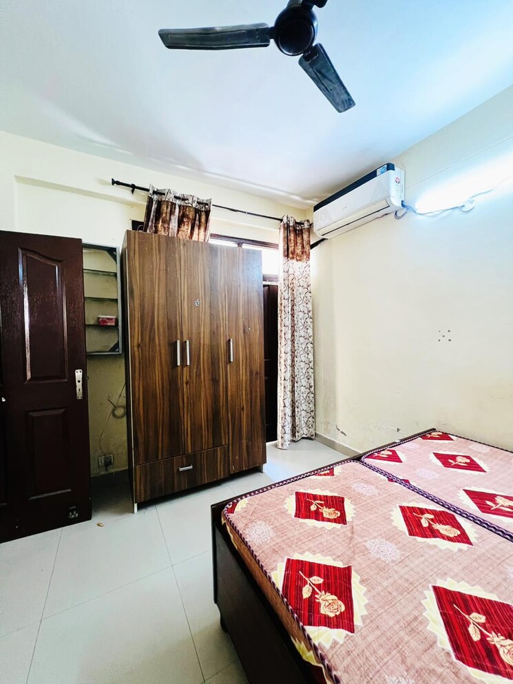 Bedroom, singla-south-city 1 Bedroom 700 Sq.Ft. Apartment In Lohgarh Zirakpur 9231919
