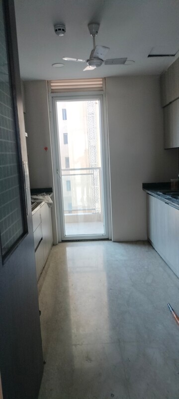 Room in 3.5 BHK Apartment at Ambience Tiverton, Sector 50 – for Rent