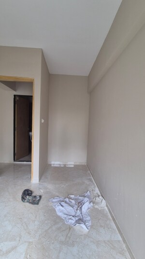 Room in 1 BHK Apartment at Haware Intelligentia Axis, Borivali East – for Rent