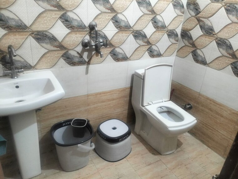 Bathroom, kharar kurali highway 1 Bedroom 540 Sq.Ft. Apartment In KharaR Kurali Highway Mohali 9231984