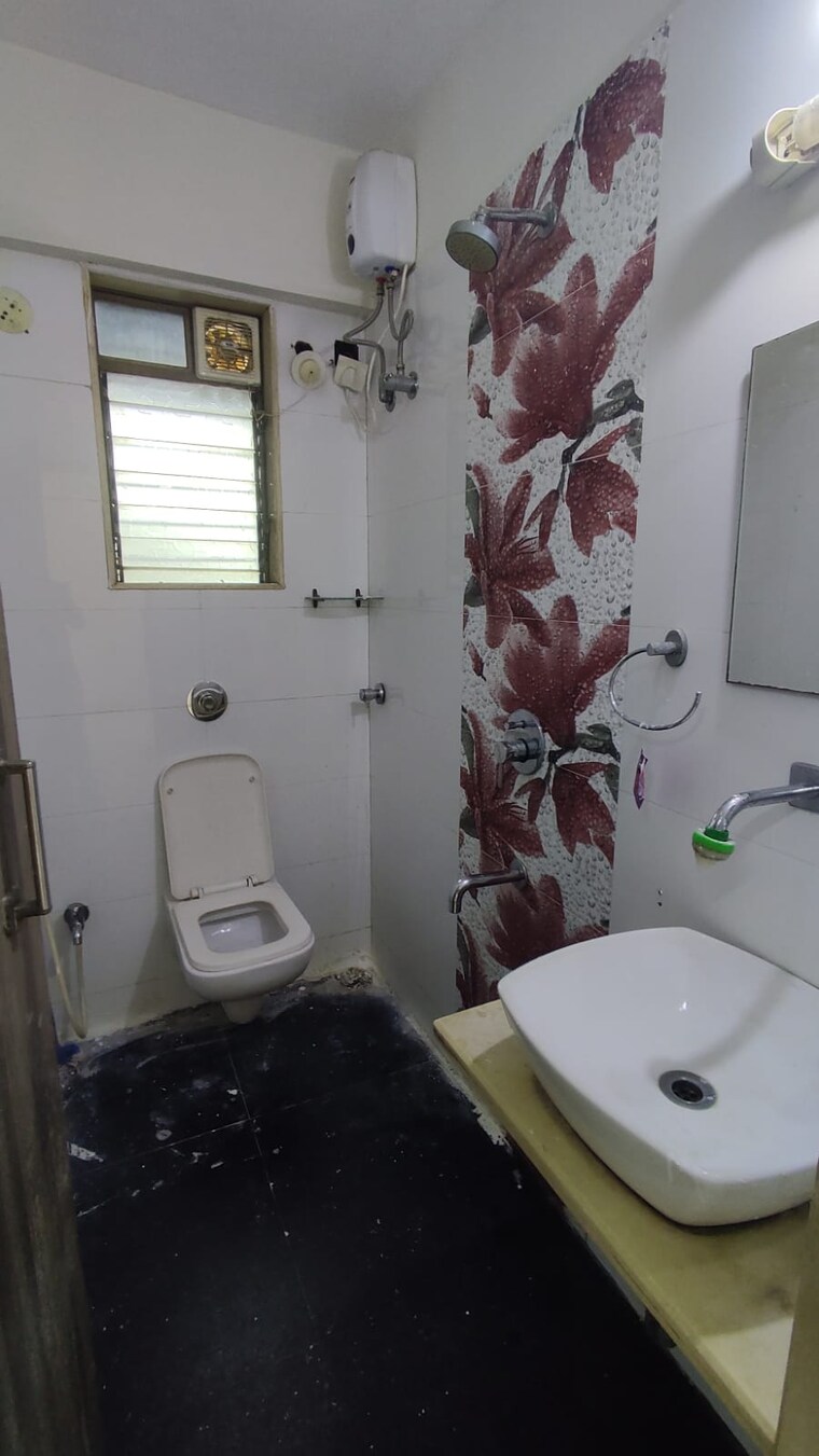 Bathroom, orlem 1 Bedroom 650 Sq.Ft. Apartment In Orlem Mumbai 9232082