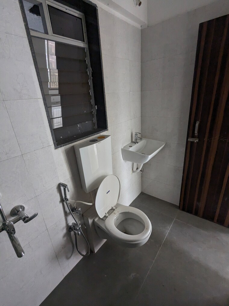 Bathroom, dharti-pressidio 1 Bedroom 428 Sq.Ft. Apartment In Kandivali West Mumbai 9232071