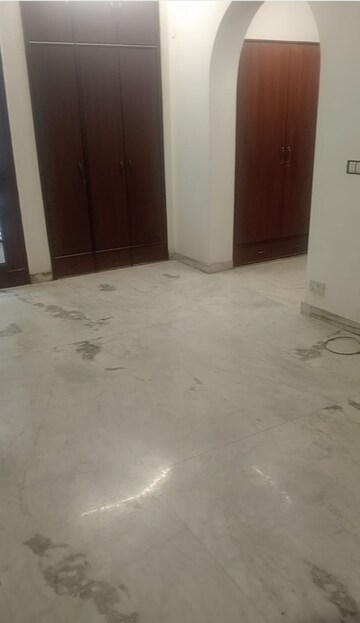 Room in 3 BHK Builder Floor at Anand Vihar – for Rent
